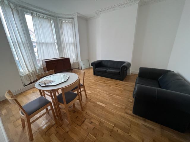 Room Nello James Gardens in Greater London