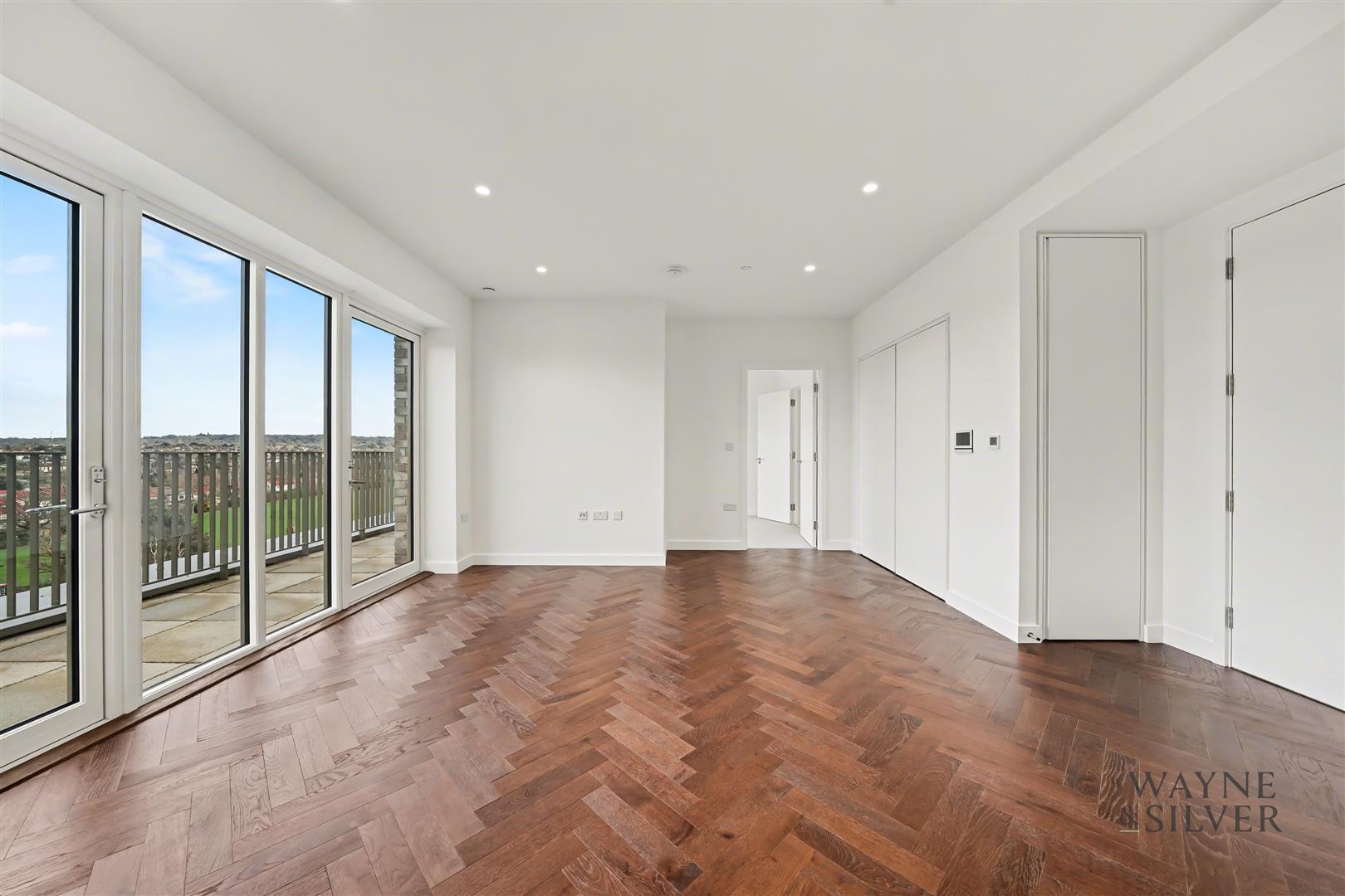 Flat Parkview Avenue in Greater London