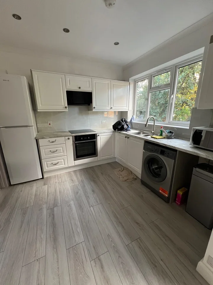 Flat Minchenden Court in Greater London