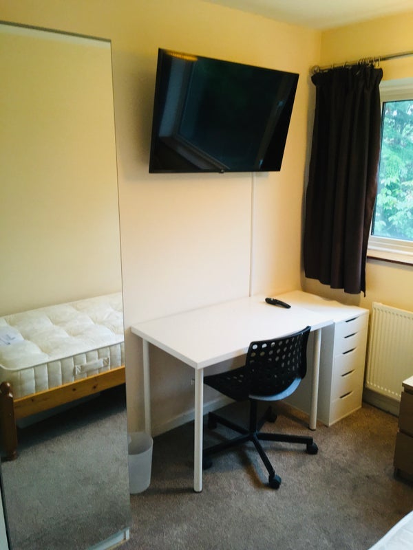 Room The Hides in Harlow