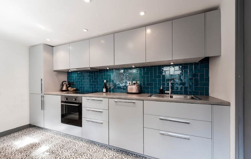 Room Grange Road in Greater London
