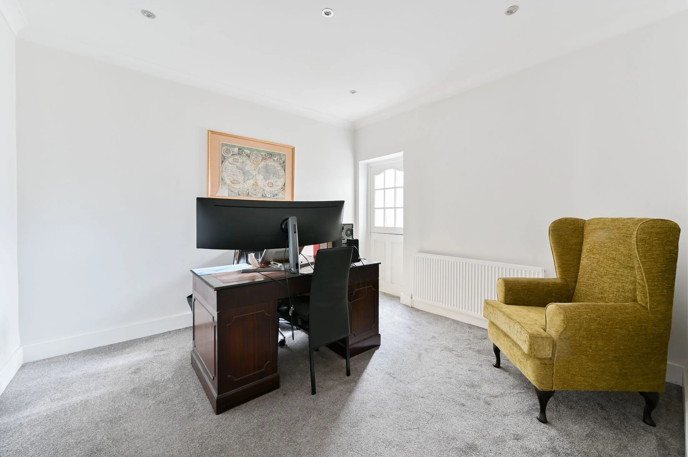 Flat Fallsbrook Road in Greater London