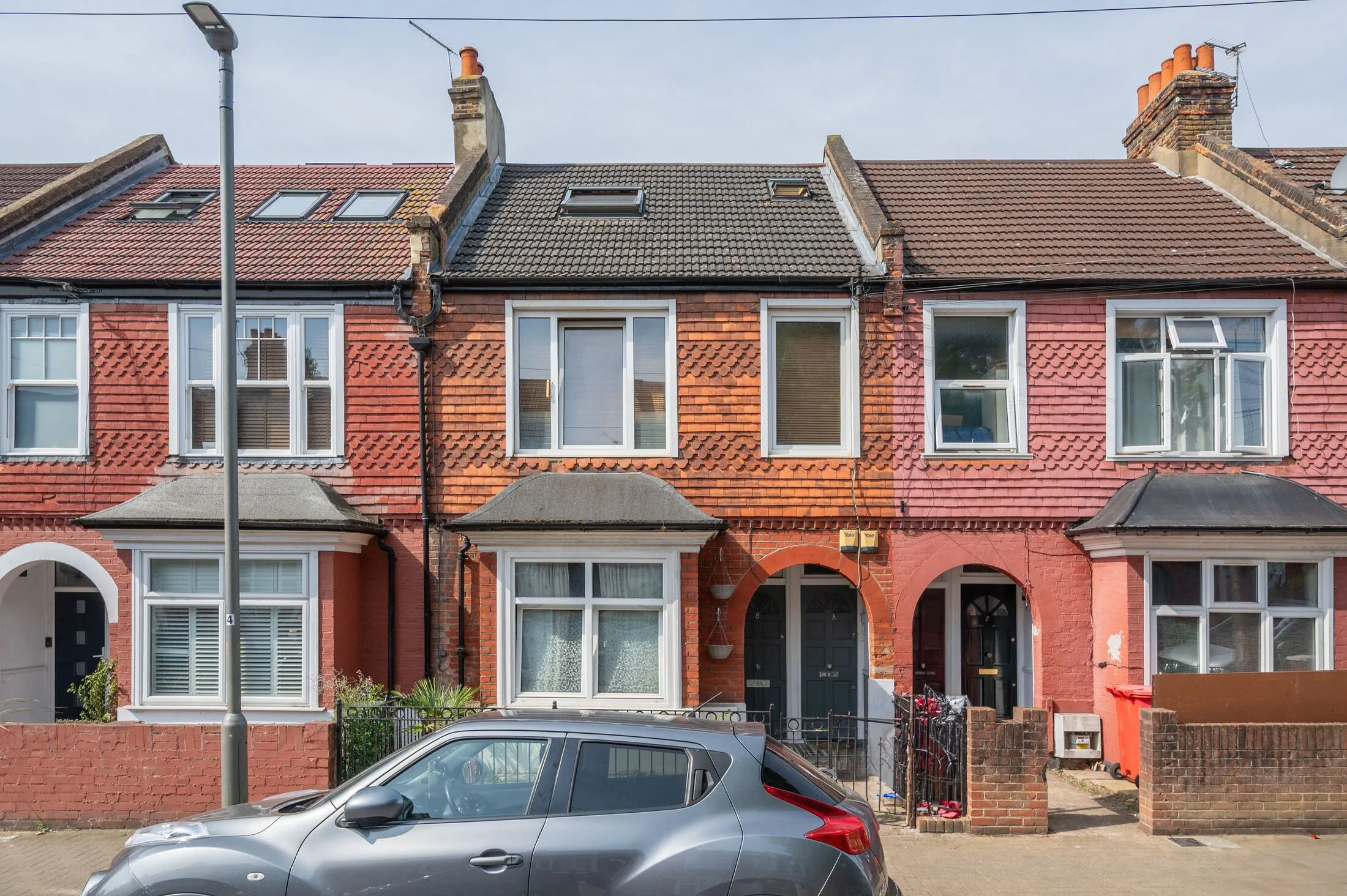 Flat Fallsbrook Road in Greater London