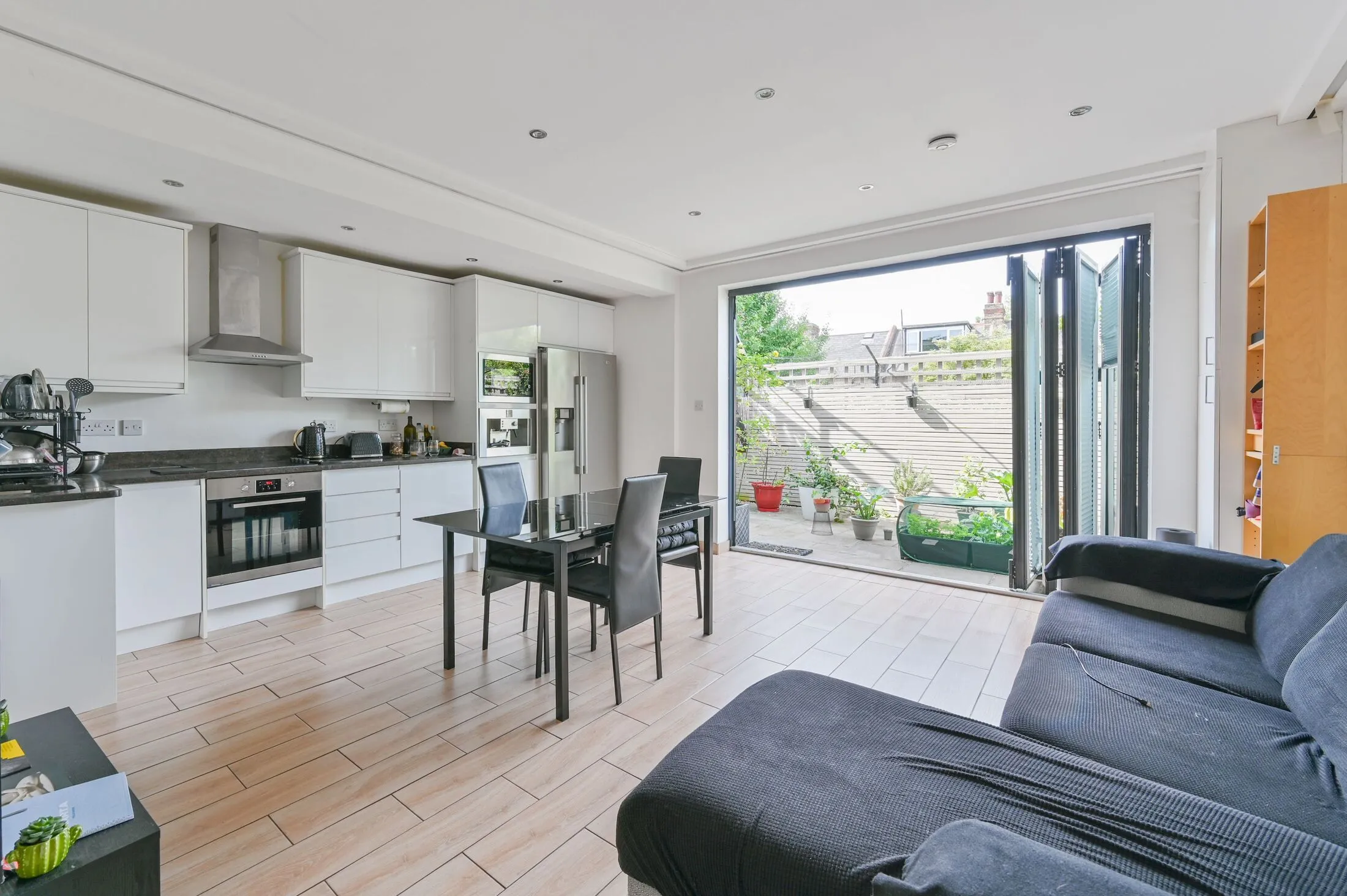 Flat Fallsbrook Road in Greater London