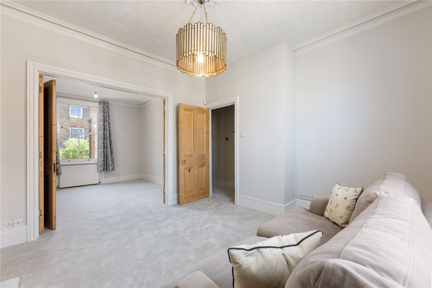 Flat Stanbridge Road in Greater London