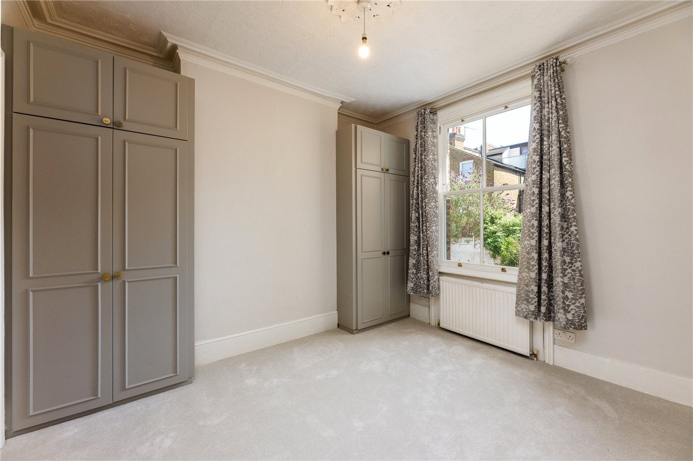 Flat Stanbridge Road in Greater London