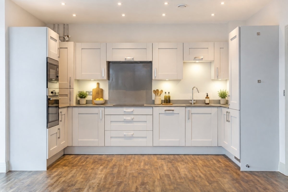 Flat Denzil Road in Guildford