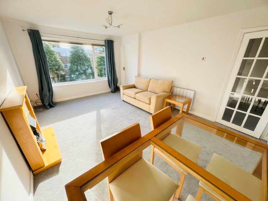 Flat Kingslea Road in Metropolitan Borough of Solihull