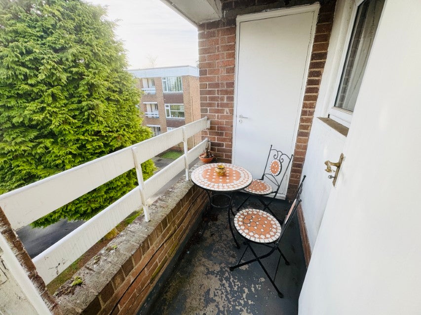 Flat Kingslea Road in Metropolitan Borough of Solihull