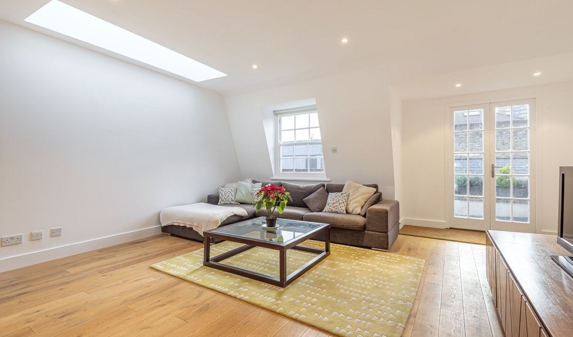 Flat Bermondsey Street in Greater London