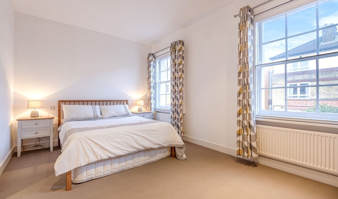 Flat Bermondsey Street in Greater London