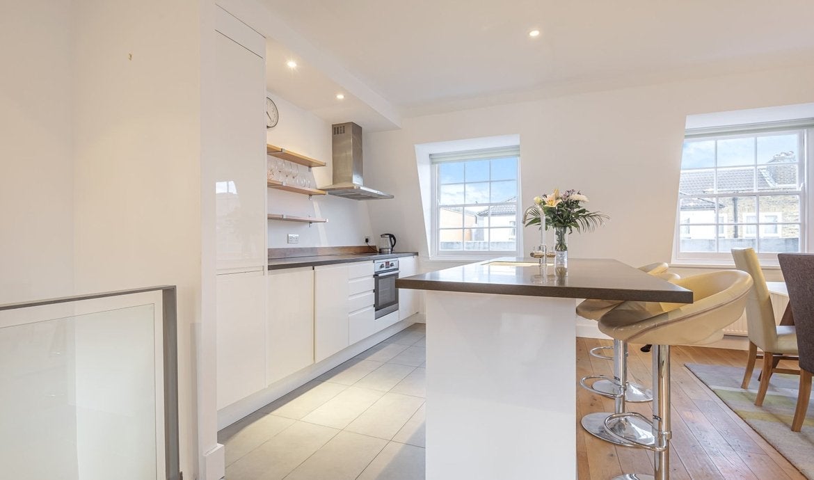Flat Bermondsey Street in Greater London
