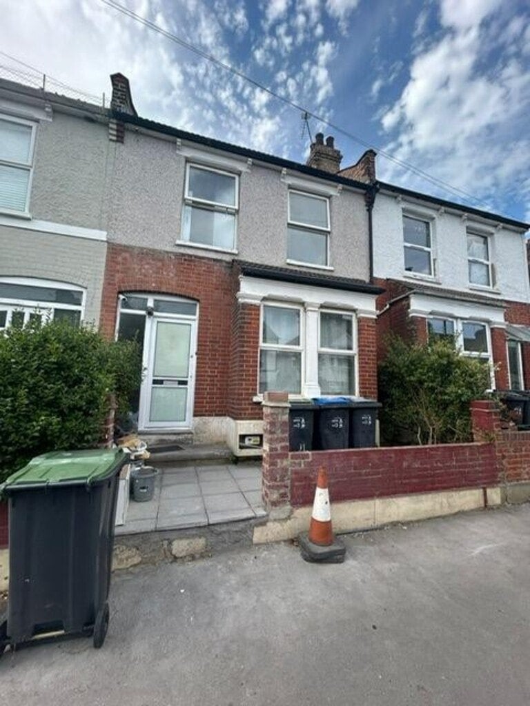 House Waverley Road in Greater London