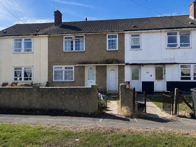 House Axbridge Close in Swindon