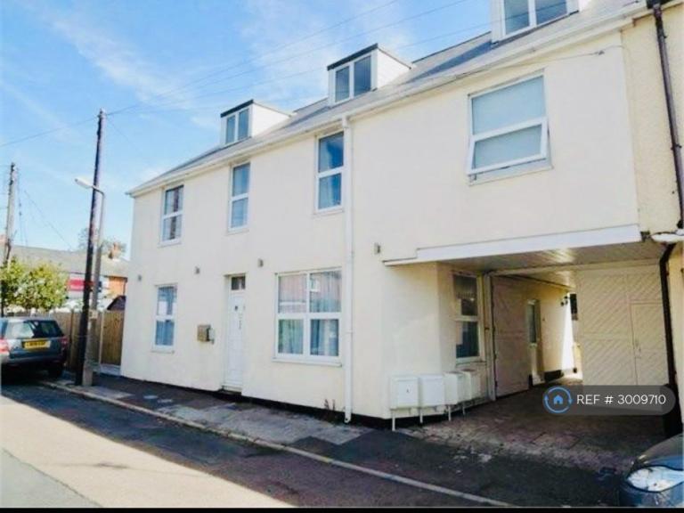 Flat Upper Park Road in Brightlingsea
