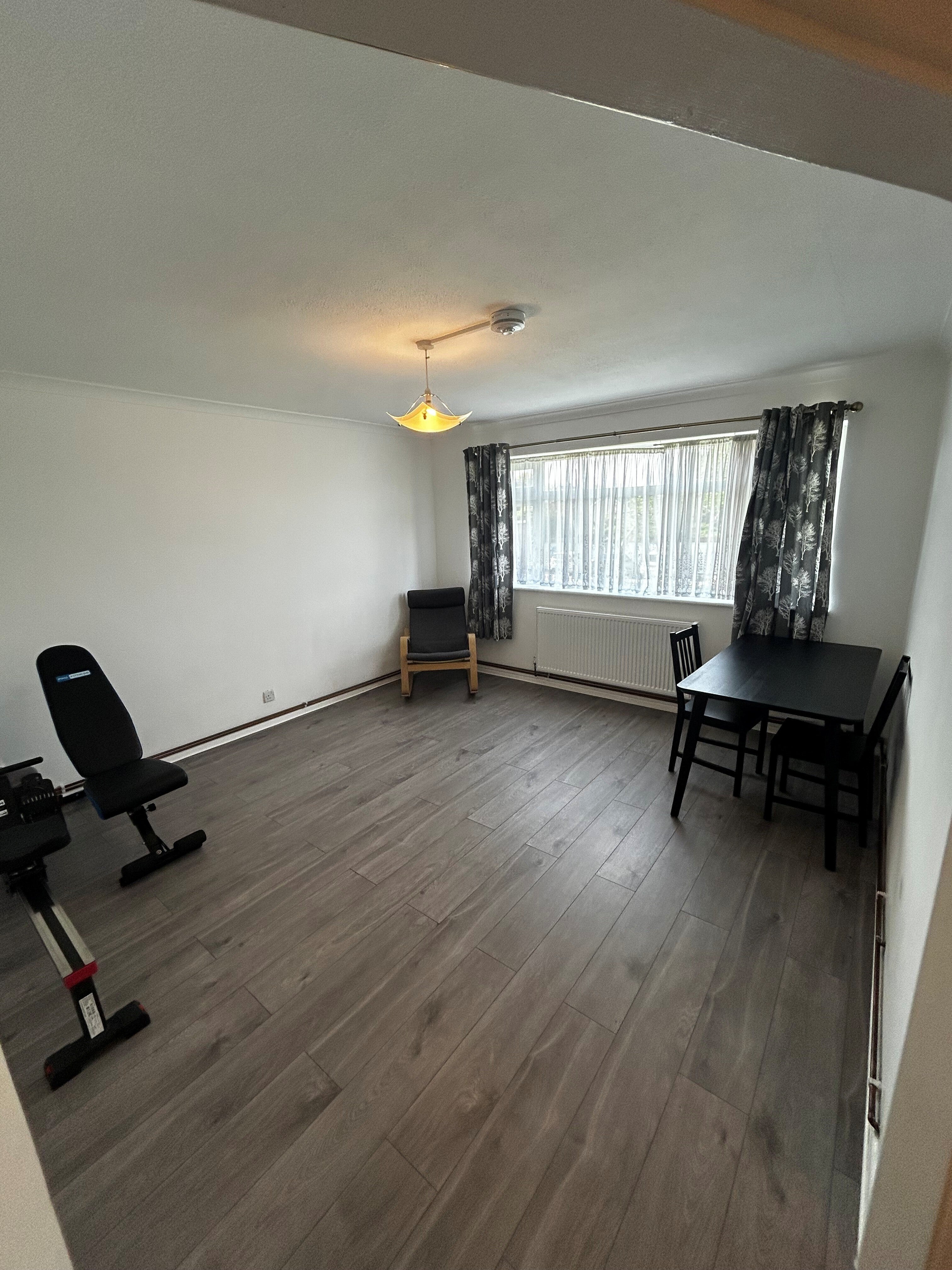 Flat Gordon Road in Greater London
