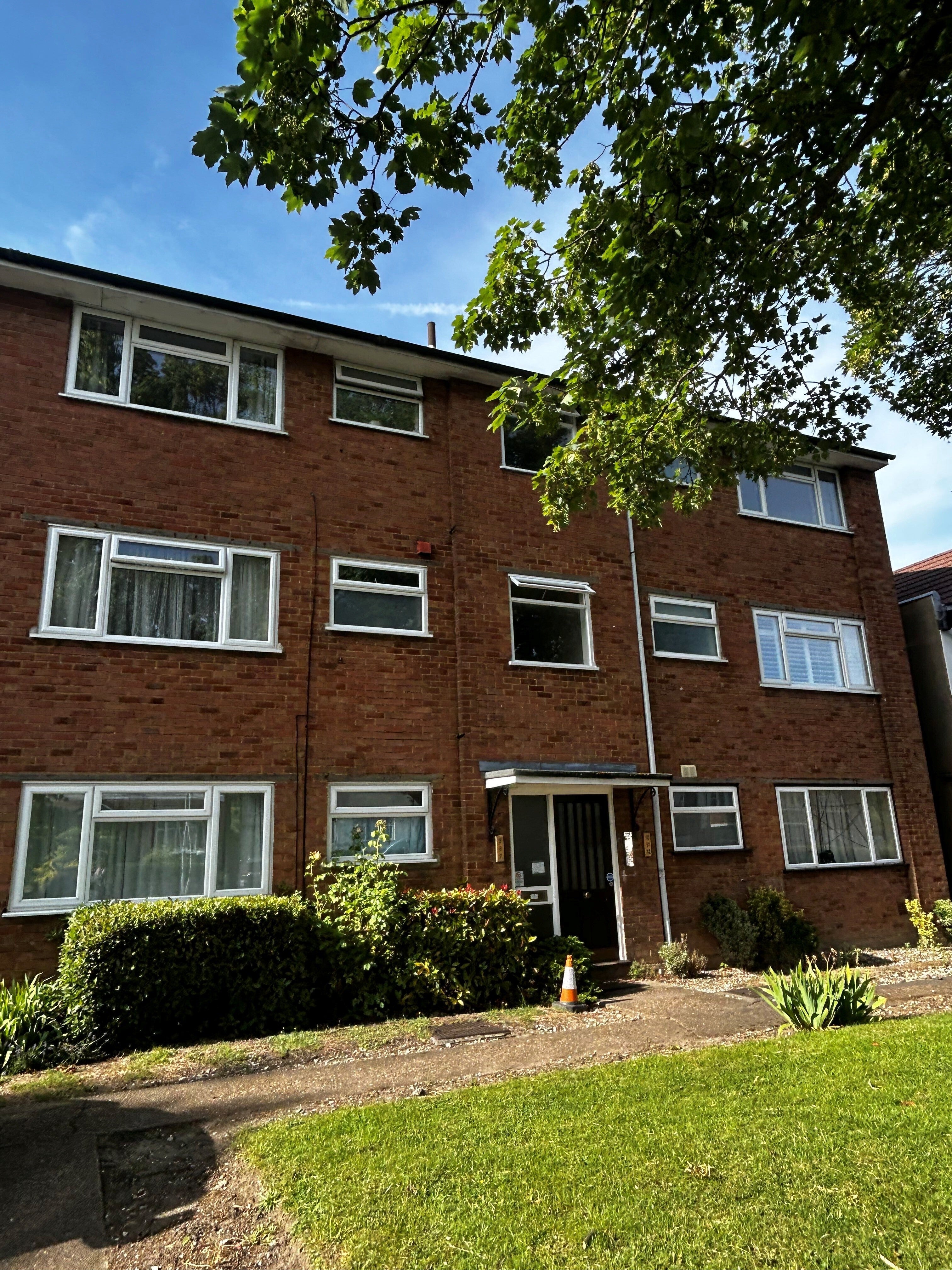 Flat Gordon Road in Greater London