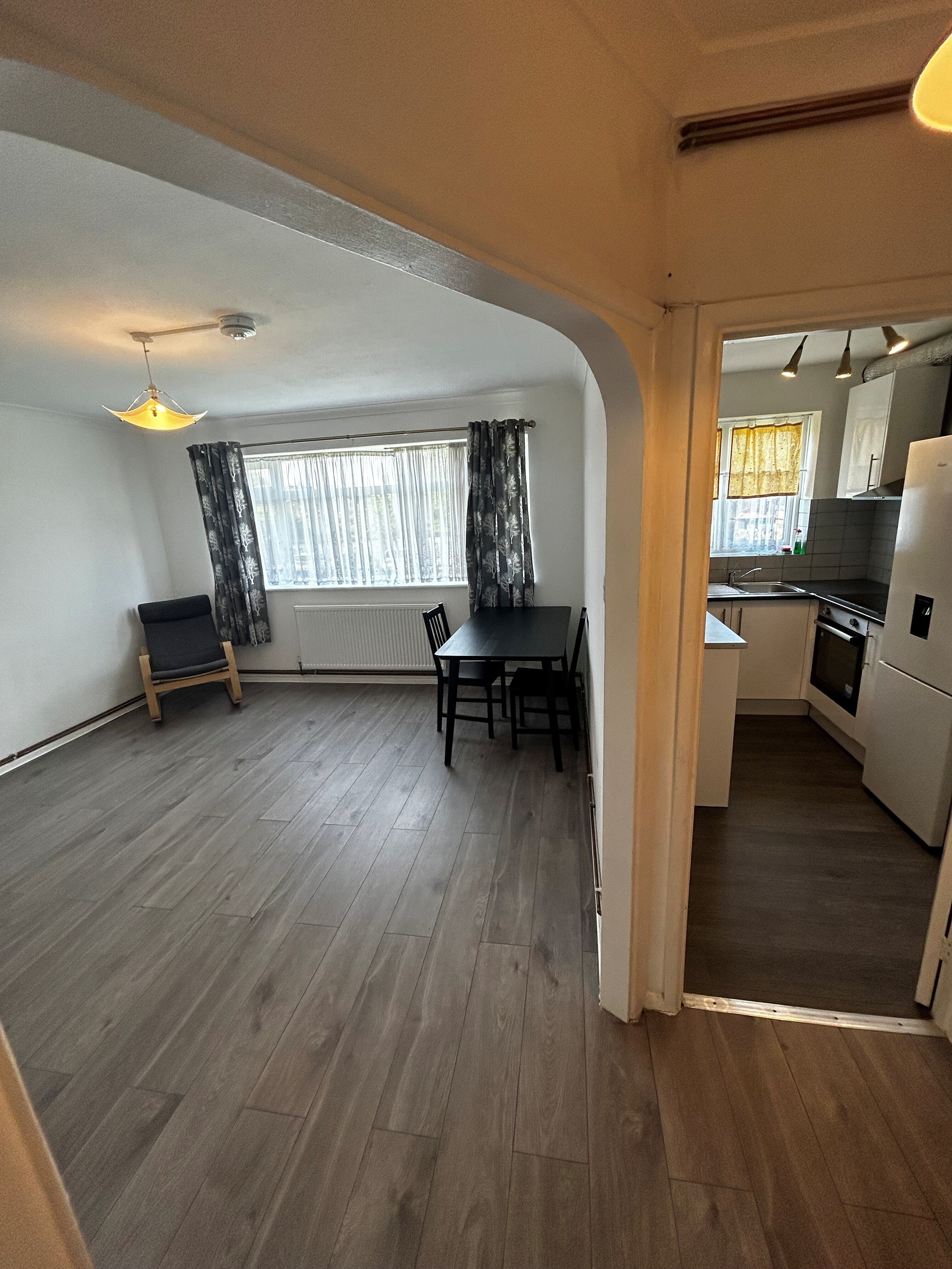 Flat Gordon Road in Greater London