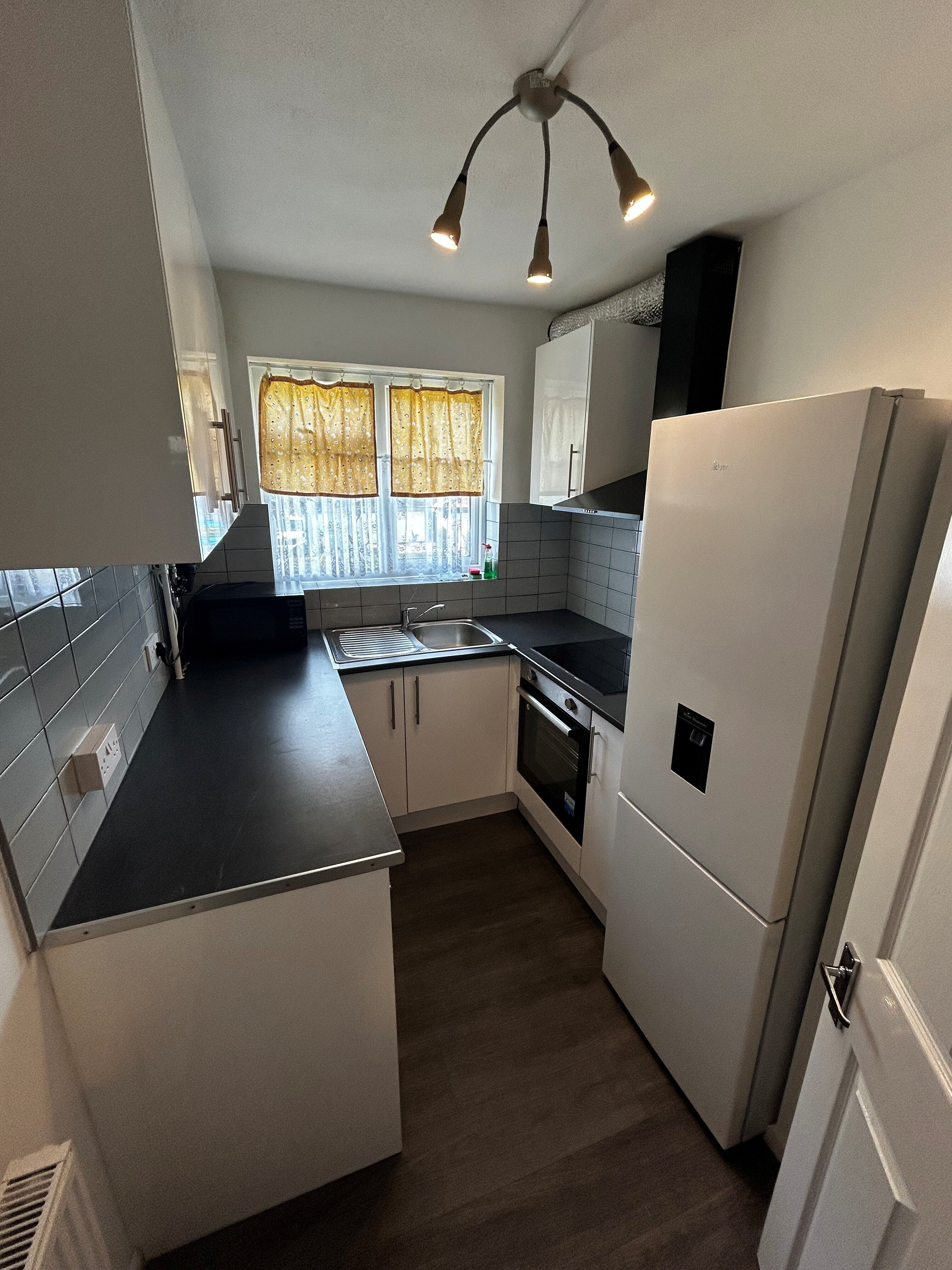 Flat Gordon Road in Greater London