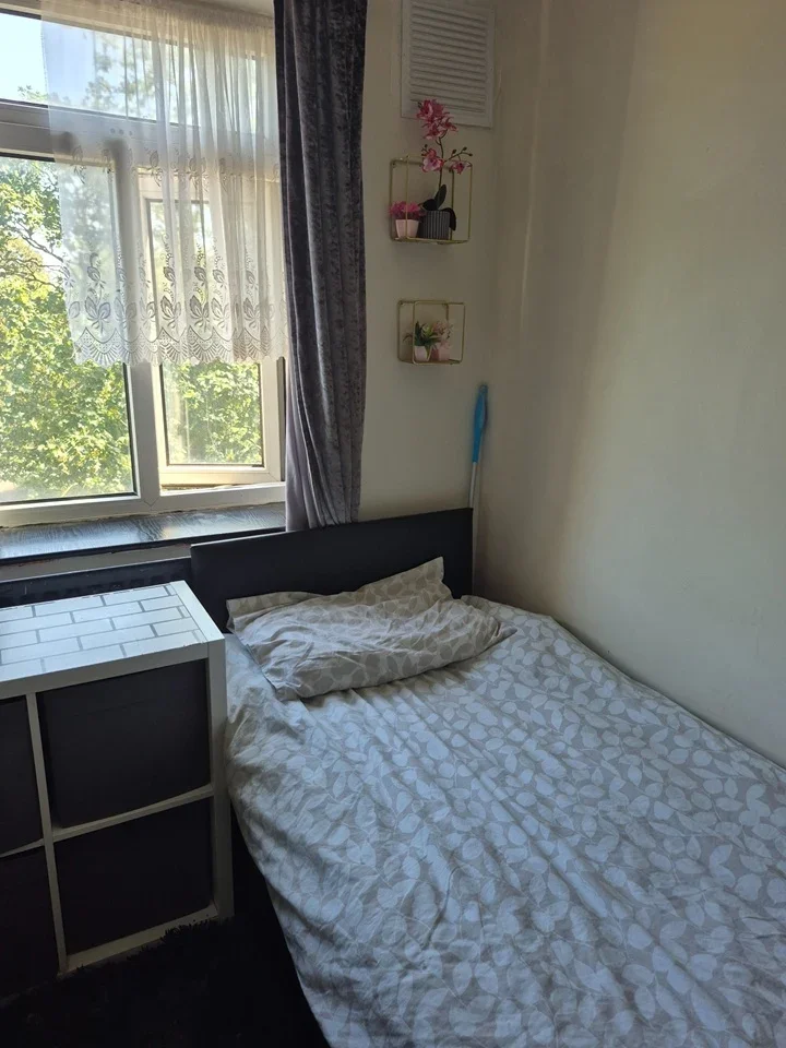 Flat Clapham Road Estate in Greater London