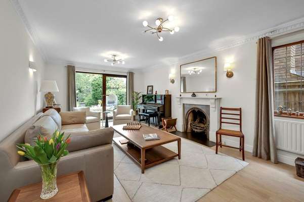 House Sidney Road in Elmbridge