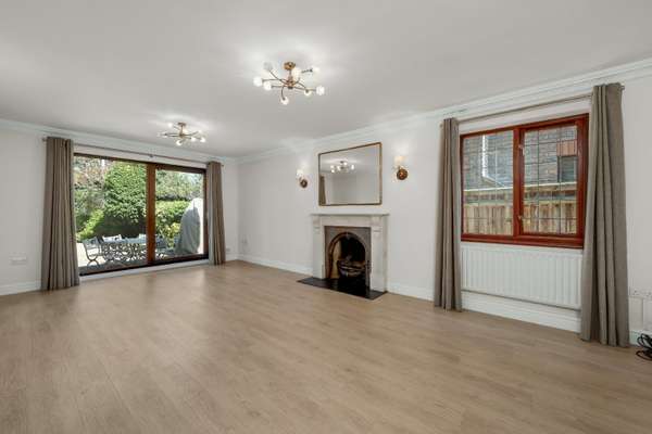 House Sidney Road in Elmbridge