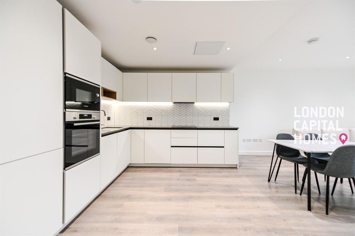 Flat Glenthorne Road in Greater London