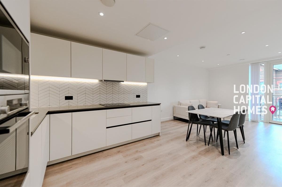 Flat Glenthorne Road in Greater London