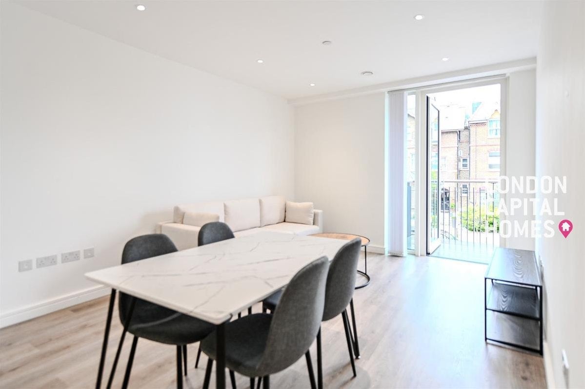 Flat Glenthorne Road in Greater London