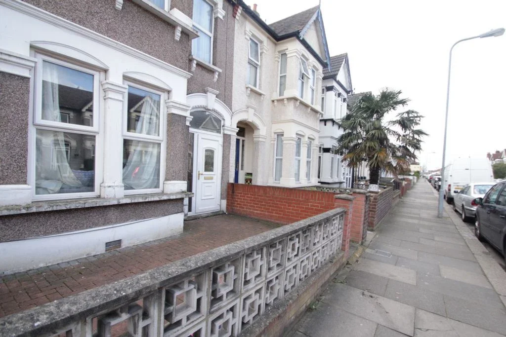 House Mortlake Road in Greater London
