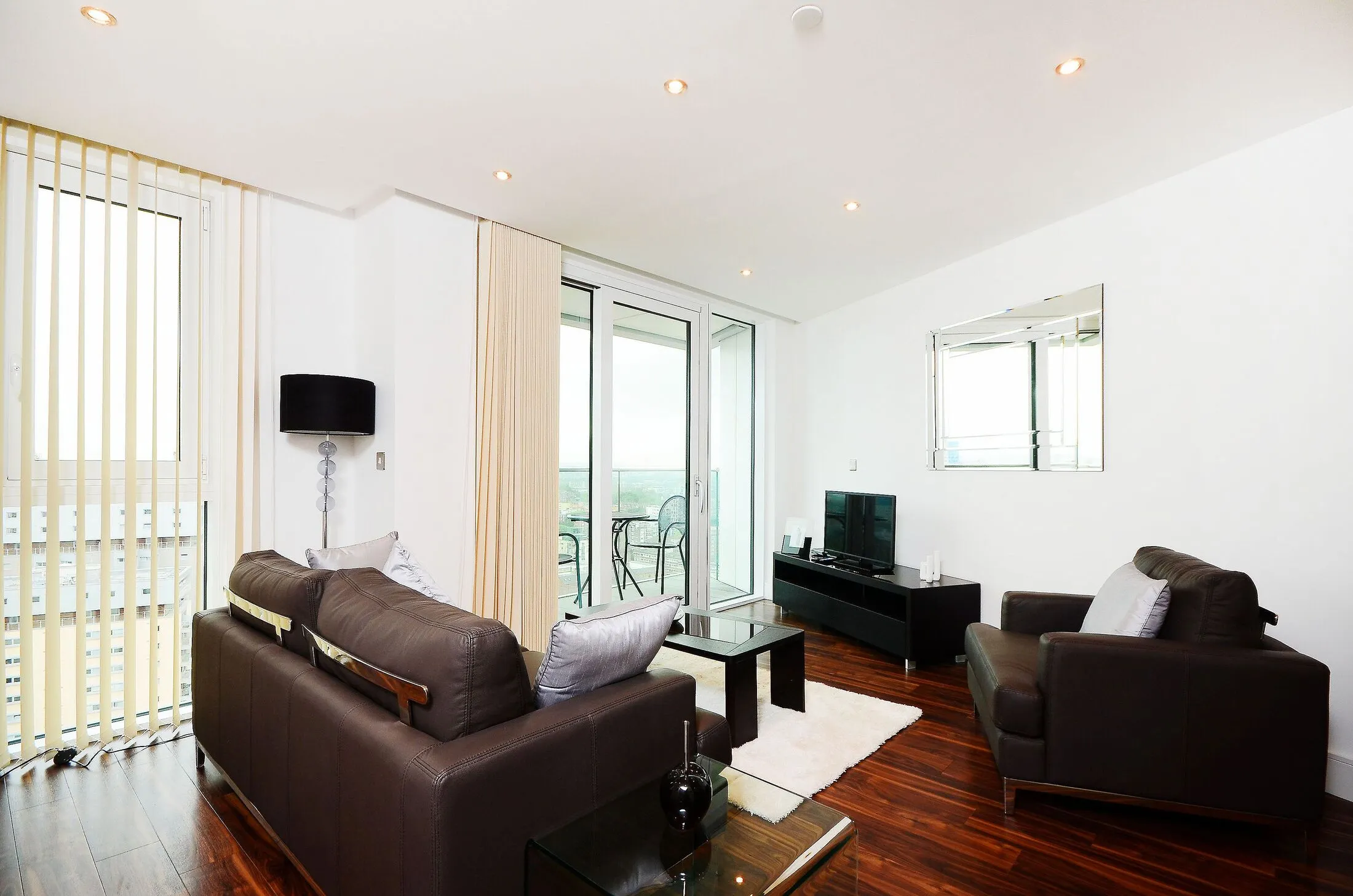Flat Alie Street in Greater London