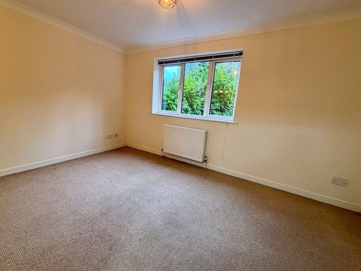 Flat Ingworth Road in Poole