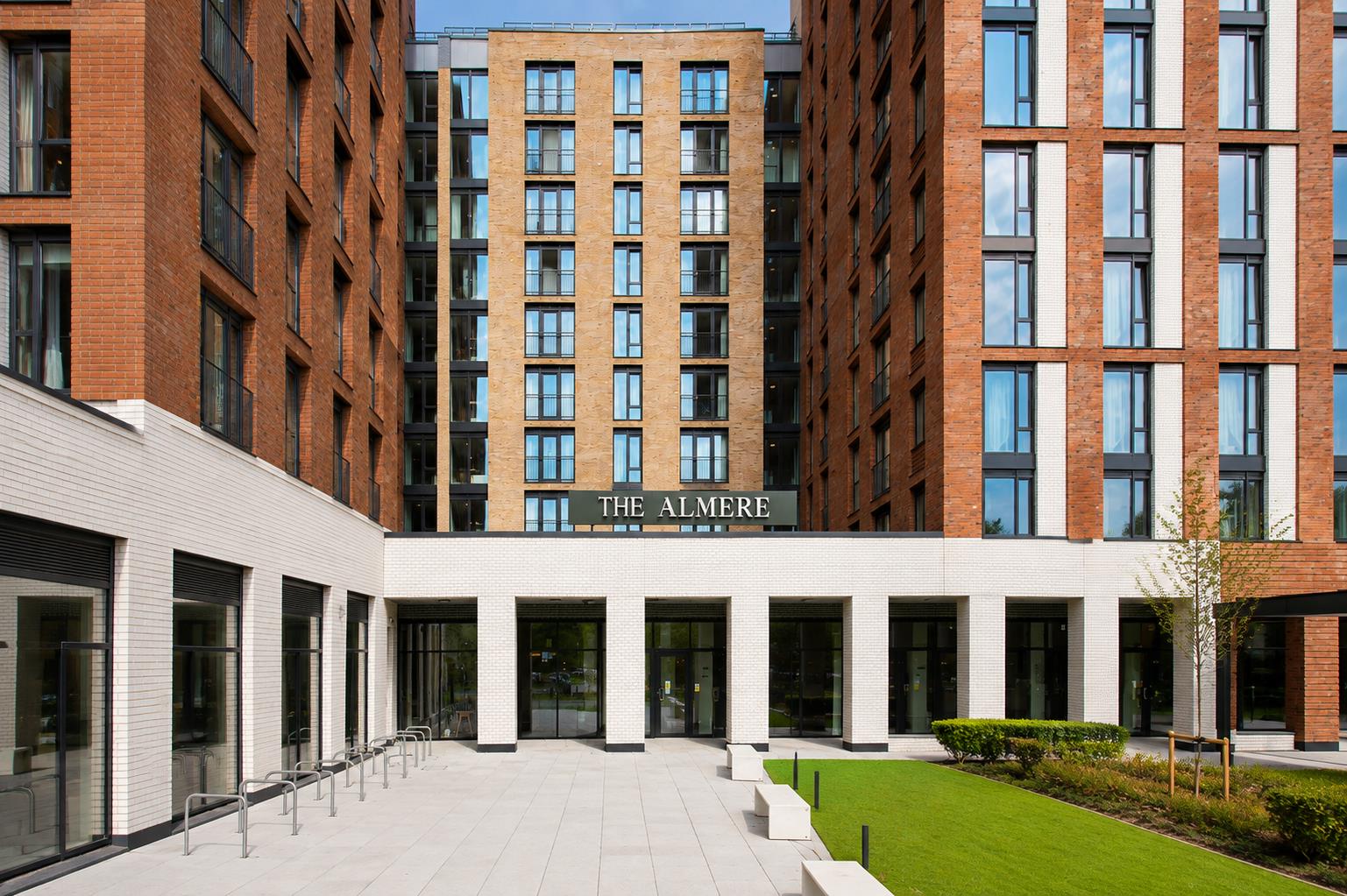Flat Avebury Boulevard in Milton Keynes