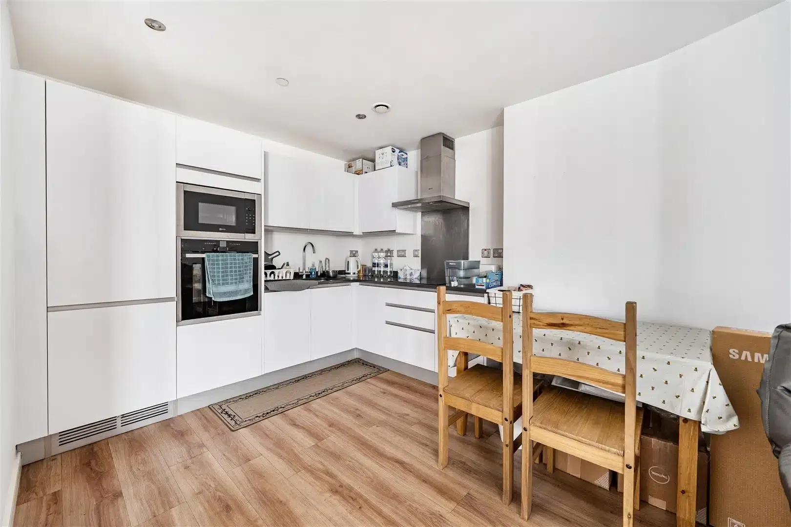 Flat Narrow Lewins Mead in Bristol