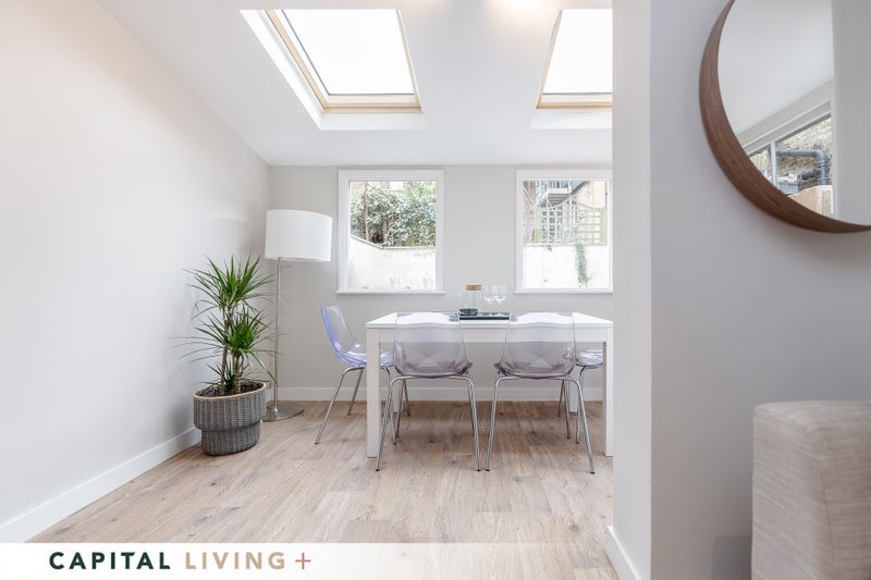 Room Grantham Road in Greater London