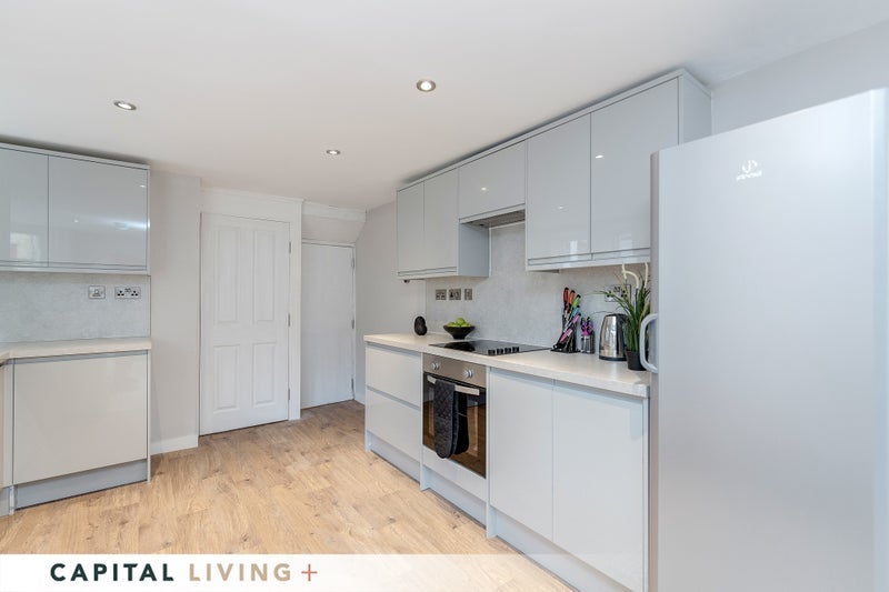 Room Grantham Road in Greater London