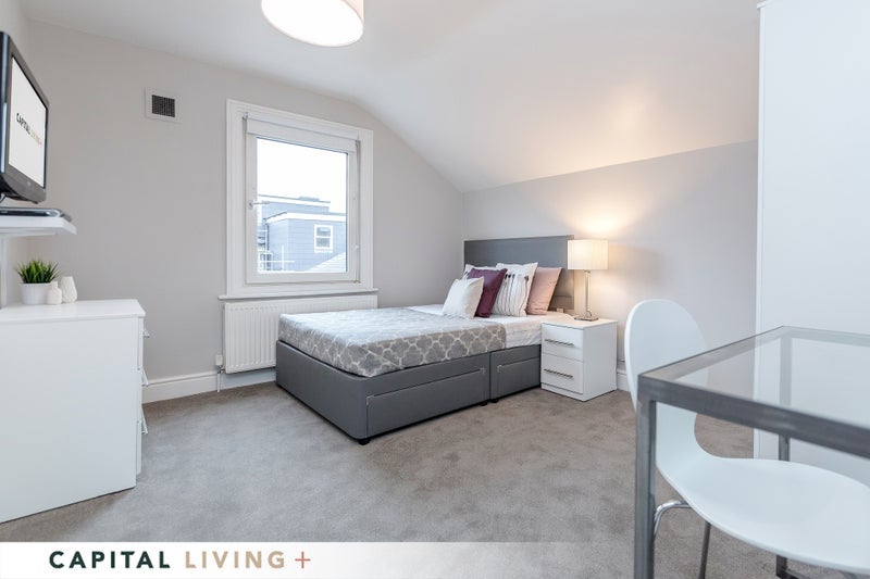 Room Grantham Road in Greater London