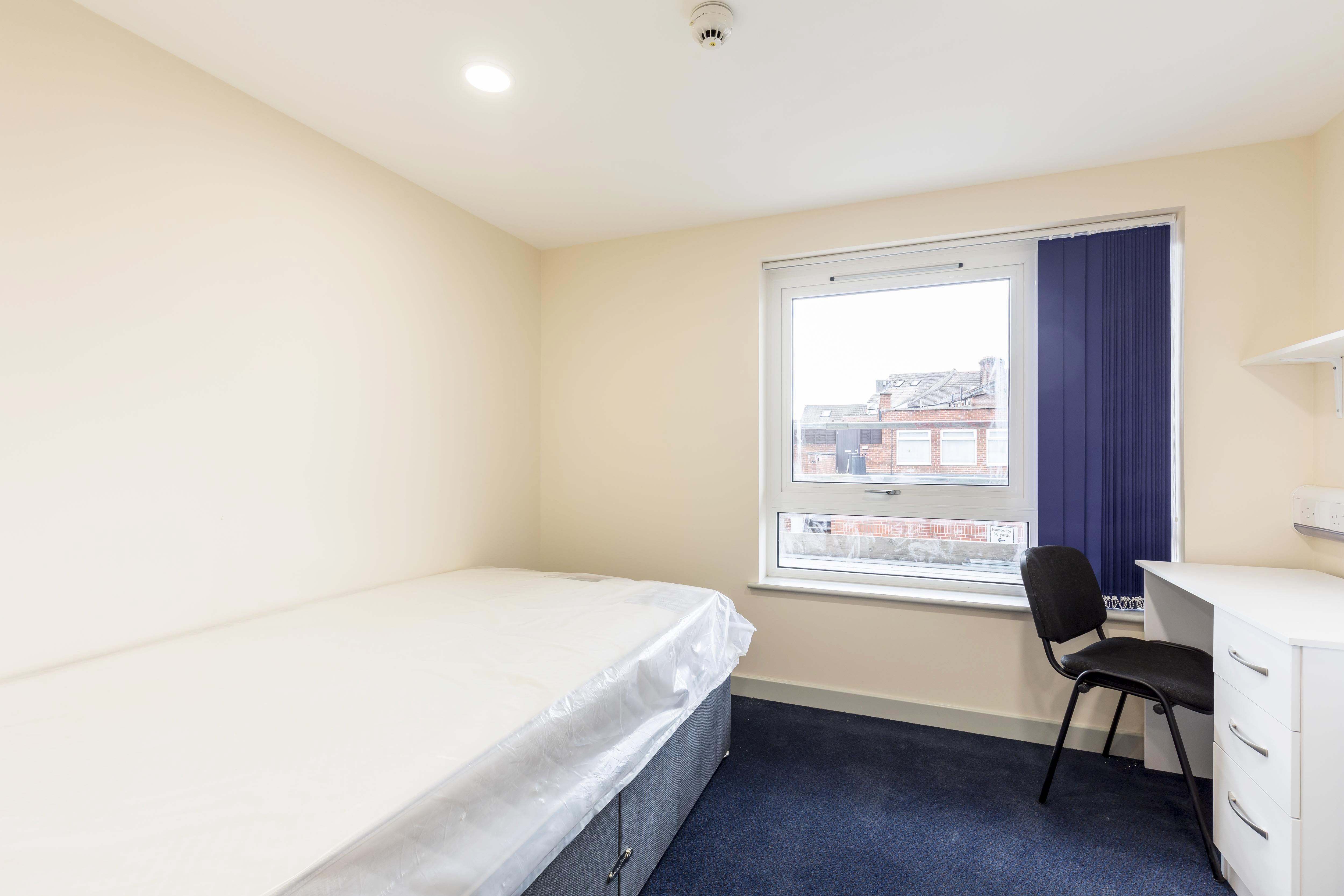 Room Fawcett Road in Portsmouth