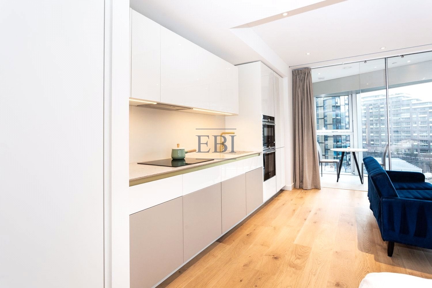 Flat Sheepcote Lane in Greater London