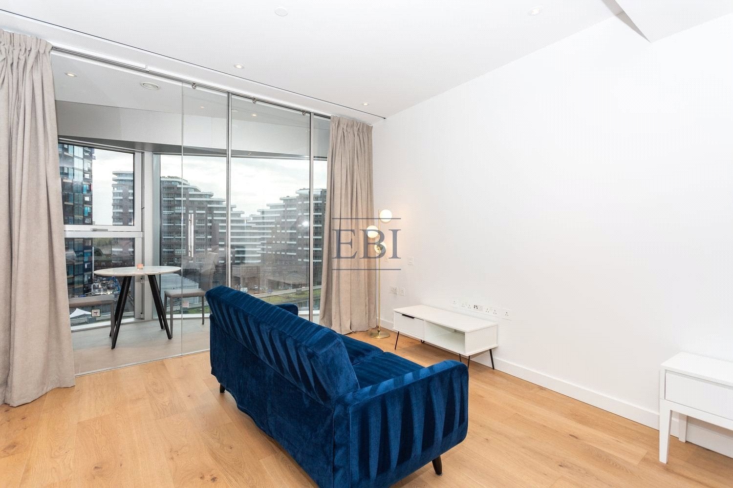Flat Sheepcote Lane in Greater London