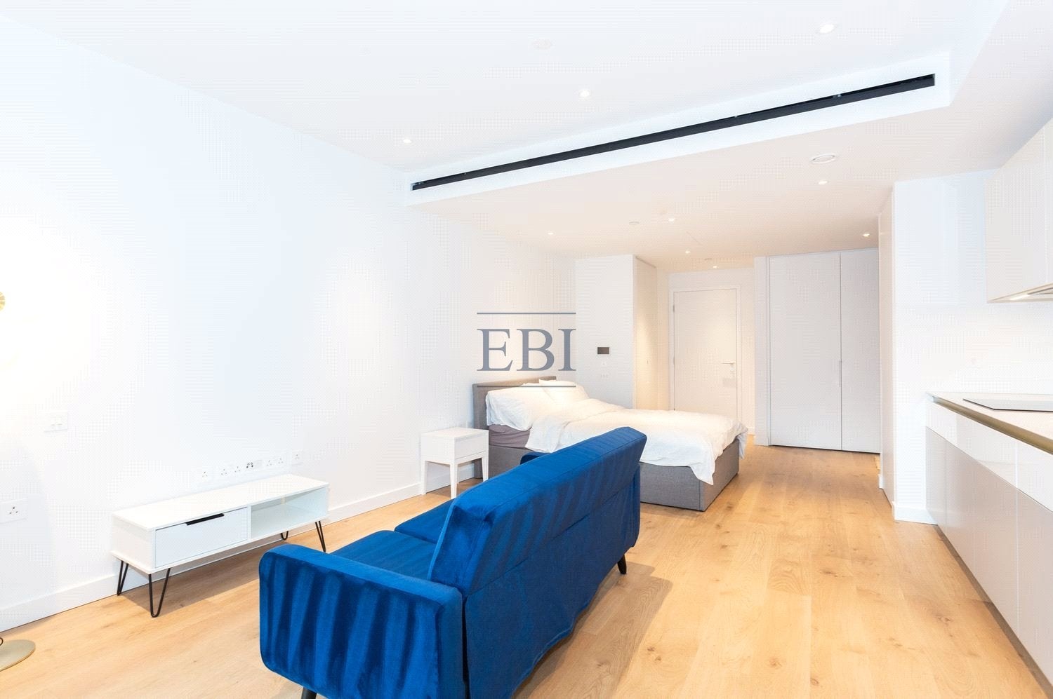 Flat Sheepcote Lane in Greater London
