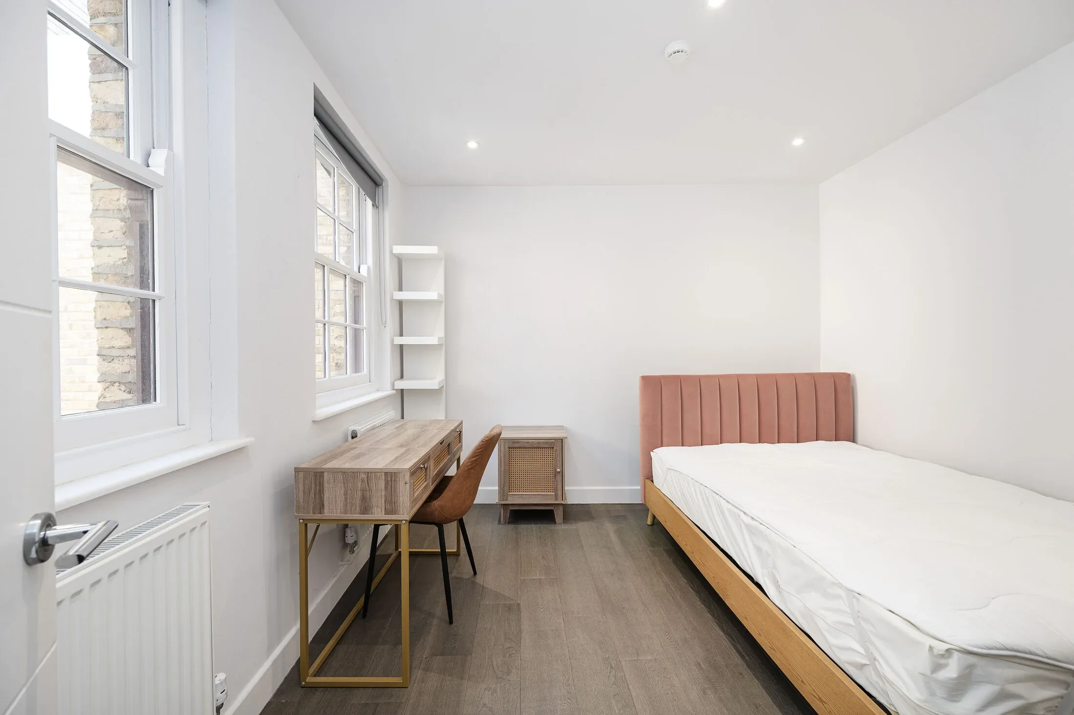 Flat Commercial Street in Greater London