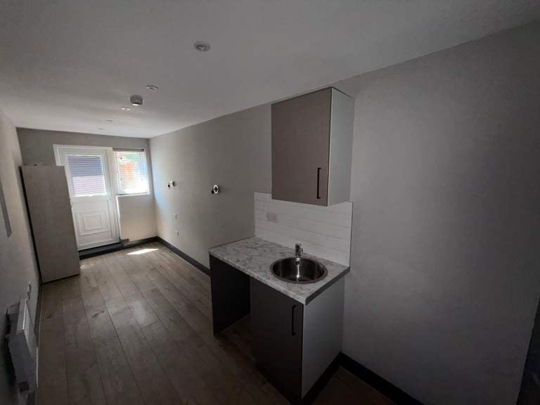 Flat Bledlow Close in Greater London
