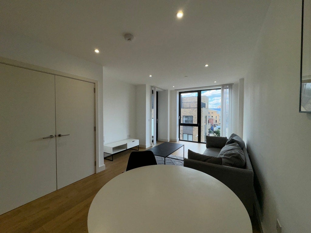 Flat Blair Street in Greater London