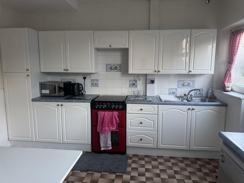 Room Taylor Avenue in Newcastle-under-Lyme