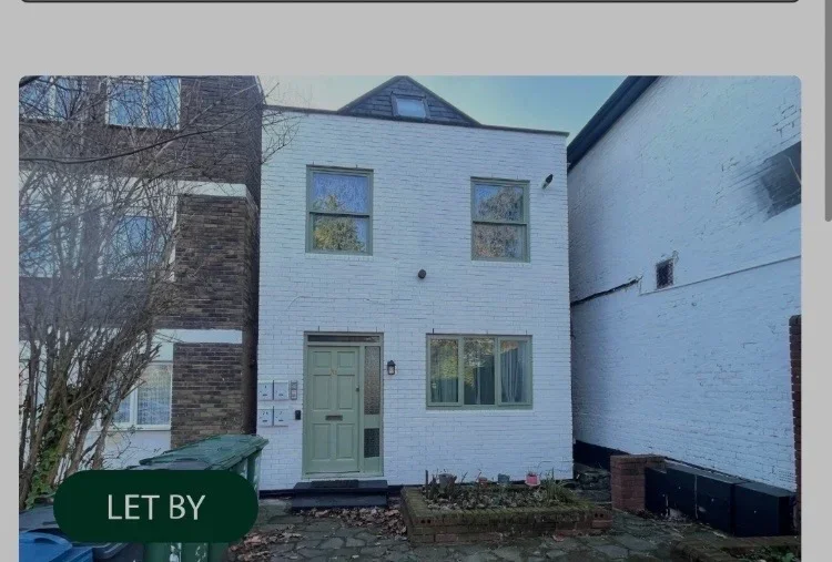 Flat Stanmore Hill in Greater London