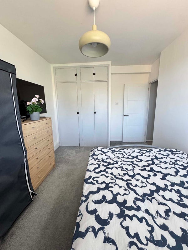 Room Odencroft Road in Slough