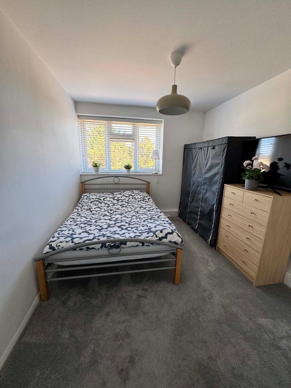 Room Odencroft Road in Slough
