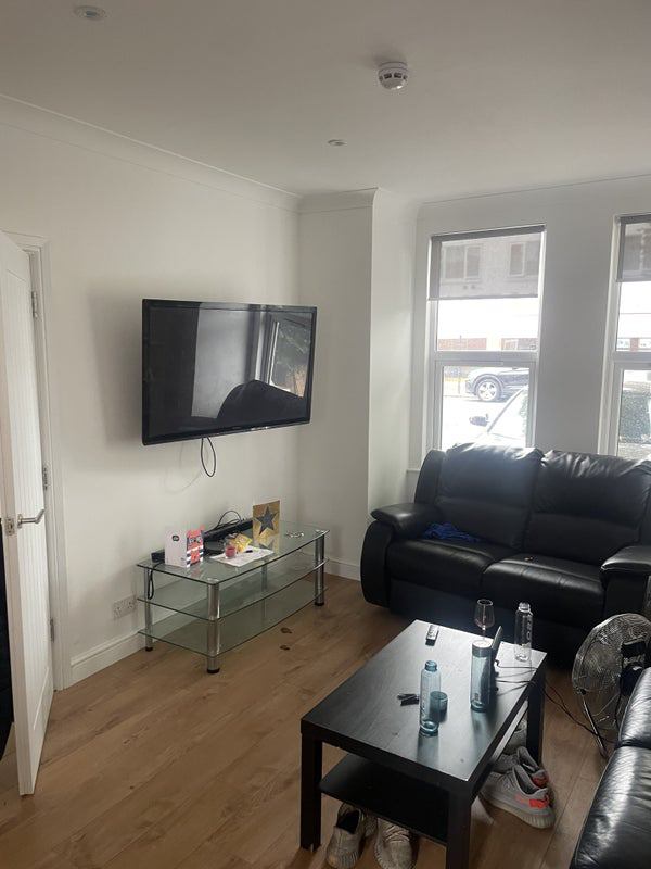 Room Northfield Avenue in Greater London