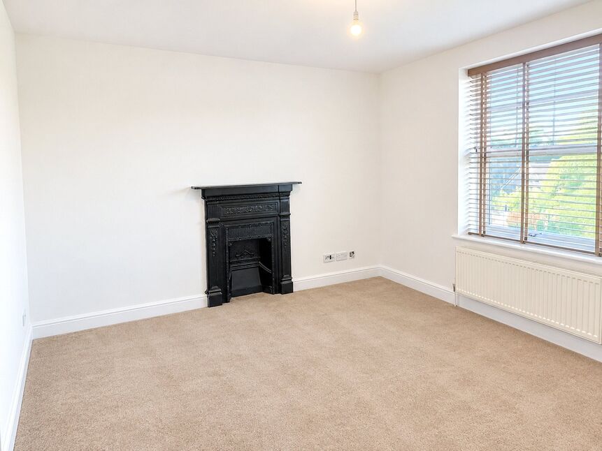 Flat Hawes Road in Greater London